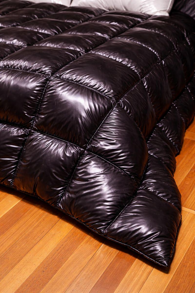 Double Bed Shiny Nylon Quilt Set  Gloss Finish with 2 Pillows